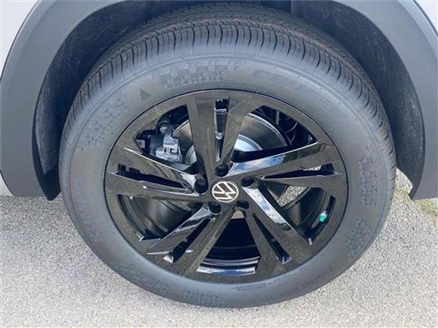 new 2025 Volkswagen Atlas Cross Sport car