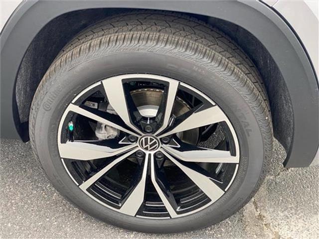 new 2025 Volkswagen Atlas Cross Sport car