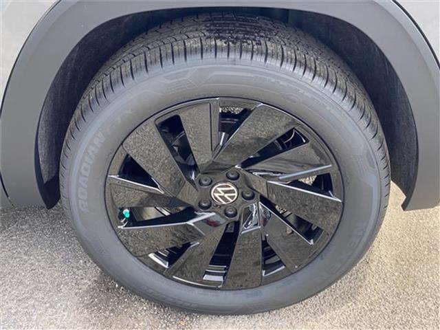 new 2025 Volkswagen Atlas Cross Sport car
