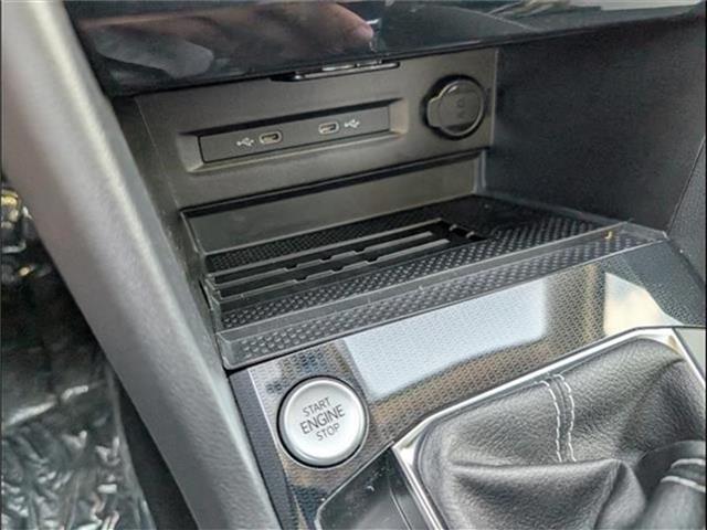new 2025 Volkswagen Taos car