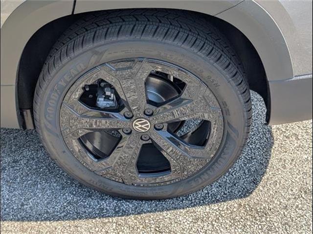 new 2025 Volkswagen Taos car