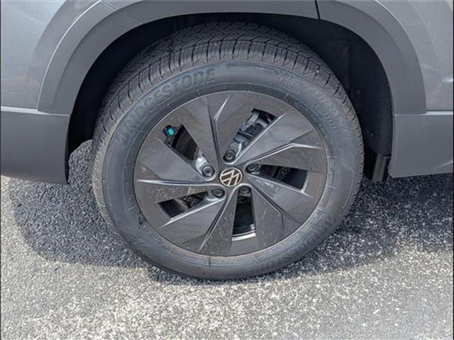 new 2025 Volkswagen Taos car