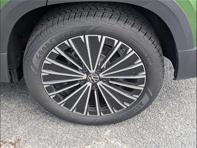 new 2025 Volkswagen Taos car