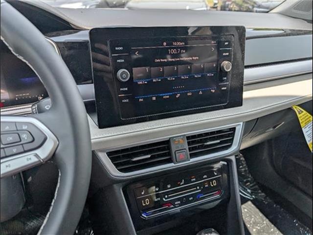 new 2025 Volkswagen Taos car