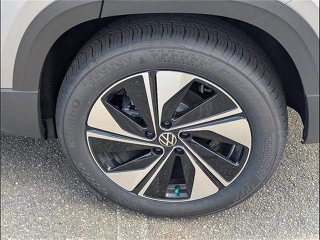 new 2025 Volkswagen Taos car