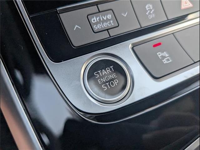 new 2025 Audi Q8 car