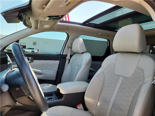 used 2024 Kia Sorento car, priced at $31,498