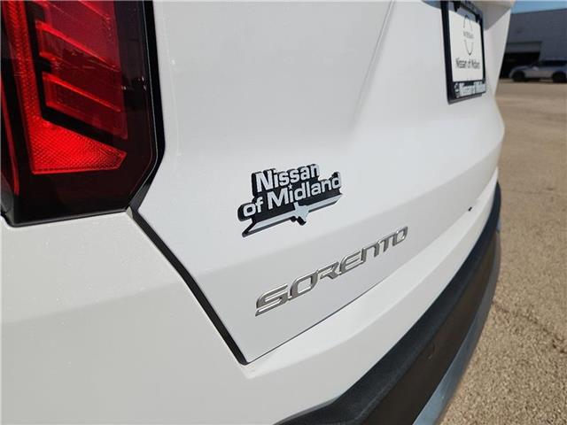 used 2024 Kia Sorento car, priced at $31,498