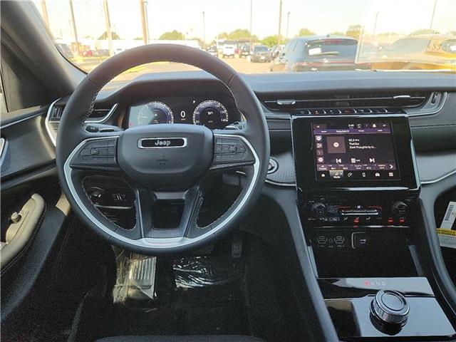 new 2025 Jeep Grand Cherokee car, priced at $42,370
