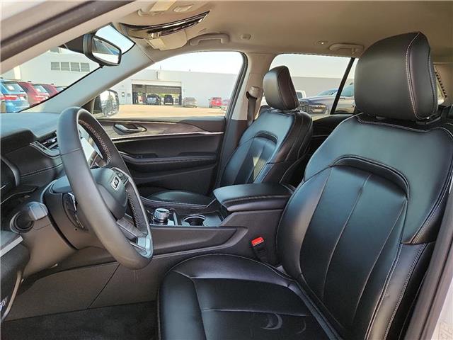 used 2024 Jeep Grand Cherokee car, priced at $32,876