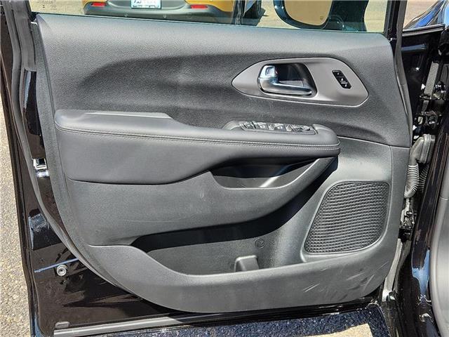 new 2025 Chrysler Pacifica car, priced at $47,550