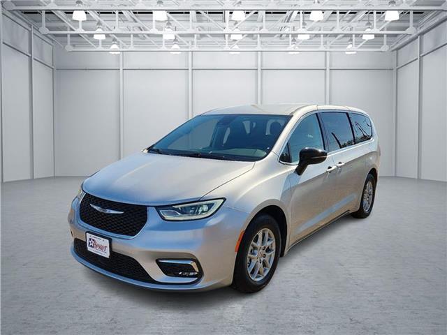 used 2024 Chrysler Pacifica car, priced at $34,986