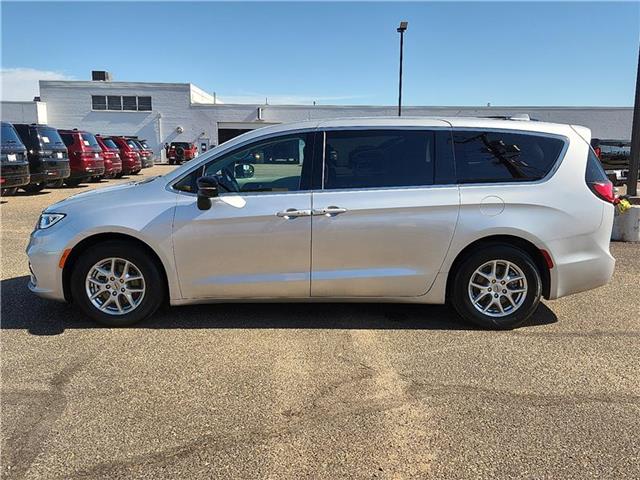 used 2024 Chrysler Pacifica car, priced at $34,986