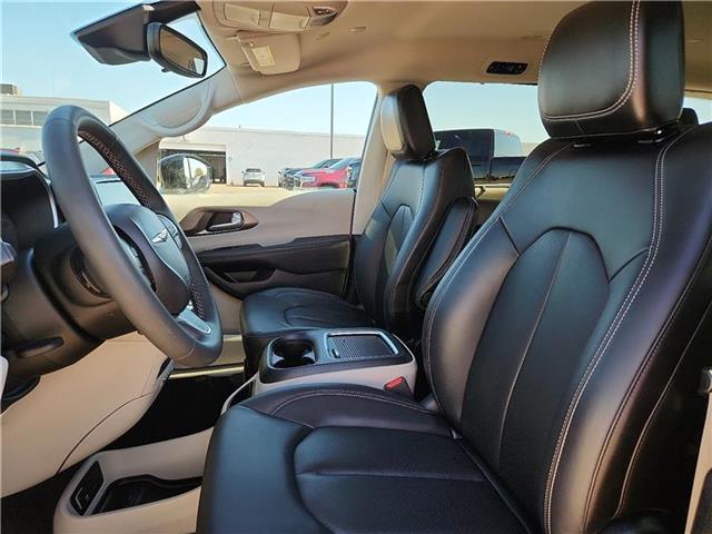 used 2024 Chrysler Pacifica car, priced at $34,986