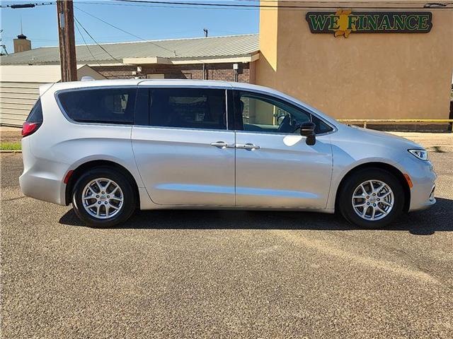 used 2024 Chrysler Pacifica car, priced at $34,986