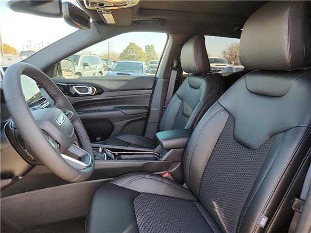 new 2025 Jeep Compass car, priced at $40,300