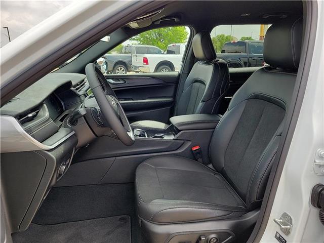 new 2025 Jeep Grand Cherokee L car