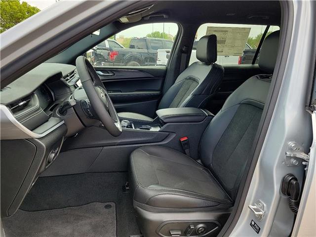 new 2025 Jeep Grand Cherokee L car