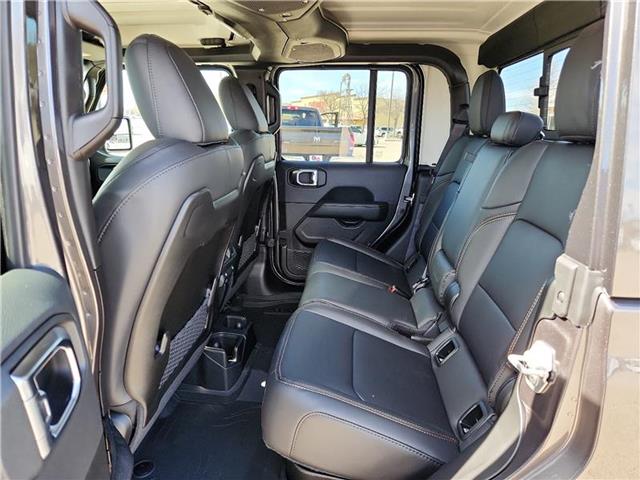 new 2025 Jeep Gladiator car