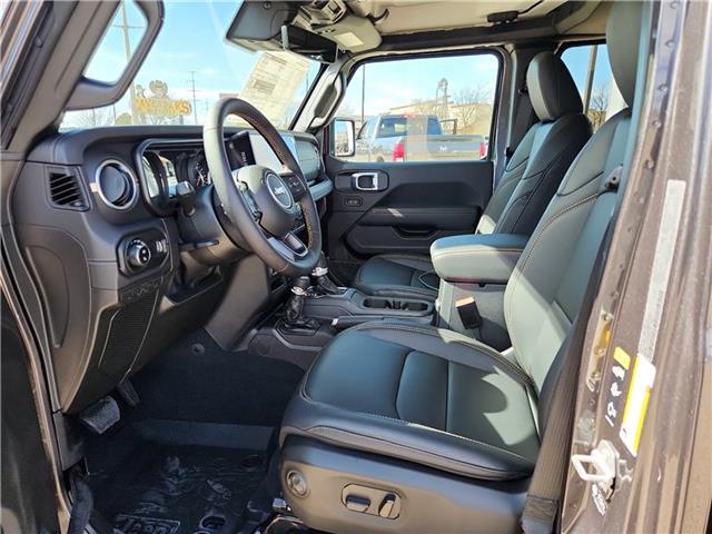 new 2025 Jeep Gladiator car