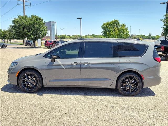 new 2025 Chrysler Pacifica car