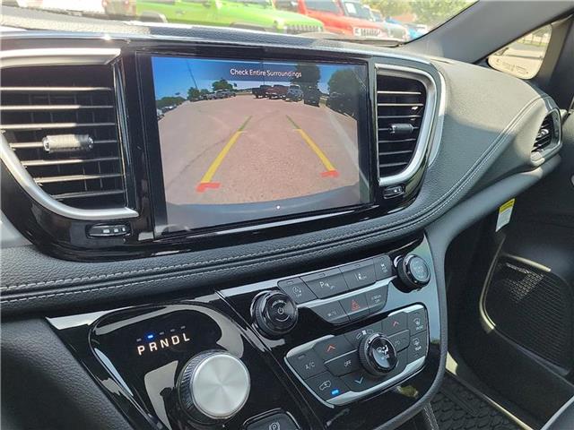 new 2025 Chrysler Pacifica car