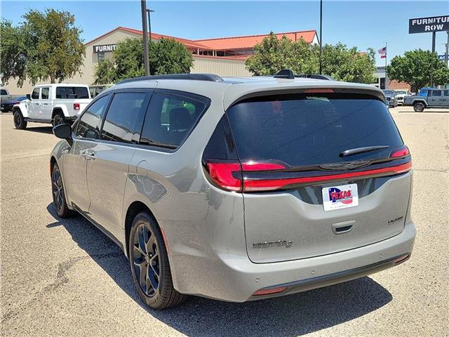 new 2025 Chrysler Pacifica car