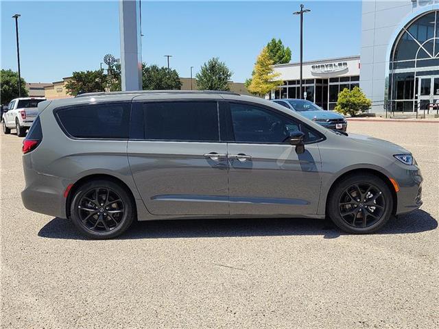 new 2025 Chrysler Pacifica car