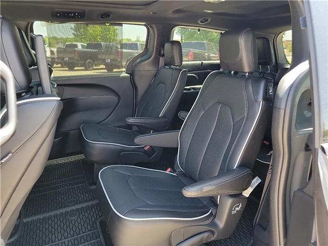 new 2025 Chrysler Pacifica car