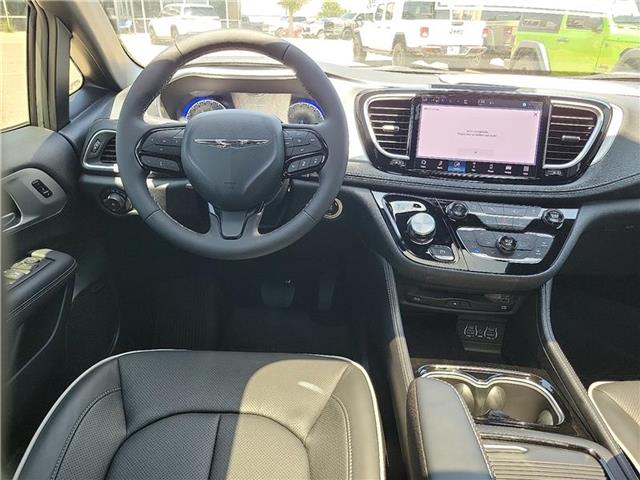 new 2025 Chrysler Pacifica car