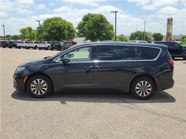 used 2024 Chrysler Pacifica Hybrid car, priced at $35,000