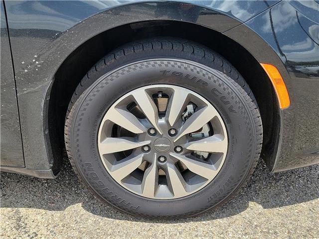 used 2024 Chrysler Pacifica Hybrid car, priced at $35,000