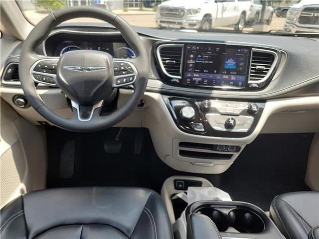used 2024 Chrysler Pacifica Hybrid car, priced at $35,000
