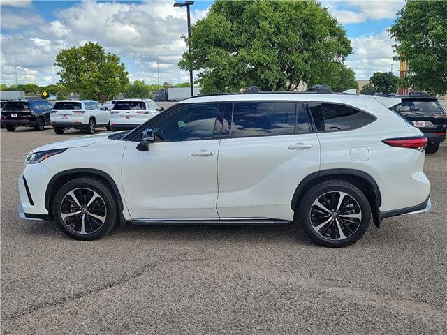 used 2021 Toyota Highlander car, priced at $37,995