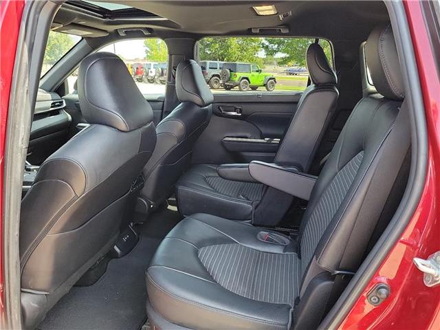used 2023 Toyota Highlander car, priced at $39,995