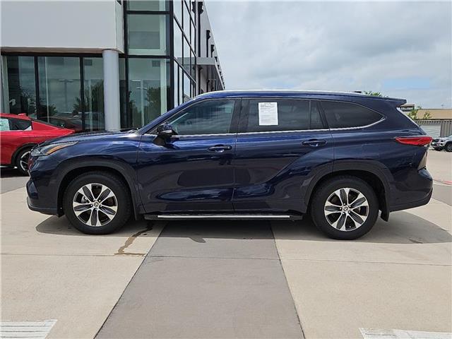 used 2022 Toyota Highlander car, priced at $33,981