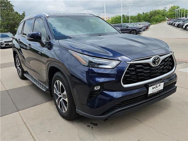 used 2022 Toyota Highlander car, priced at $33,981