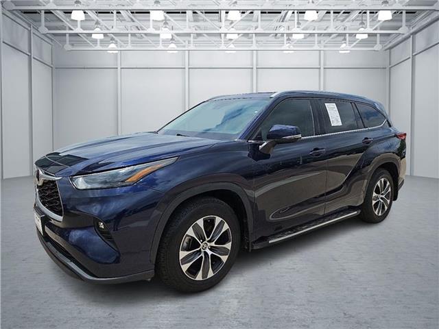 used 2022 Toyota Highlander car, priced at $33,981
