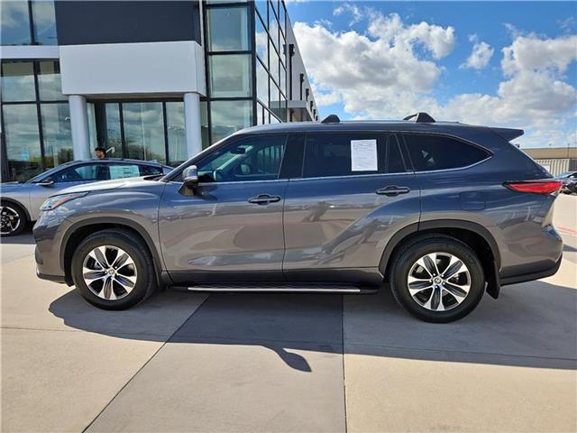 used 2022 Toyota Highlander car, priced at $36,981