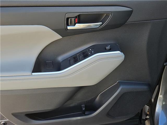 used 2022 Toyota Highlander car, priced at $36,981