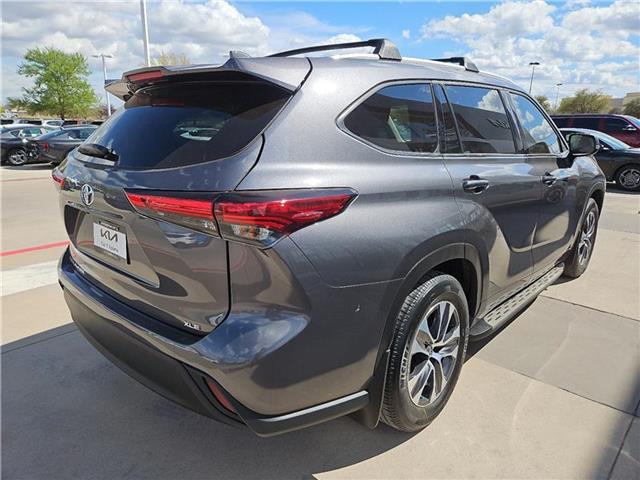 used 2022 Toyota Highlander car, priced at $36,981
