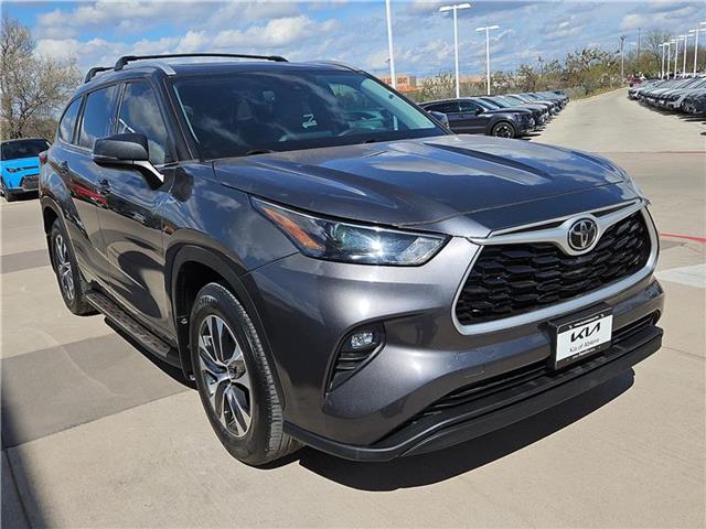 used 2022 Toyota Highlander car, priced at $36,981