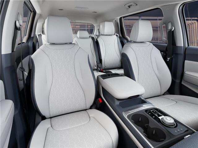 new 2025 Kia Carnival Hybrid car