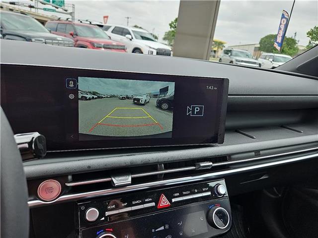 used 2025 Hyundai Santa Cruz car, priced at $31,920
