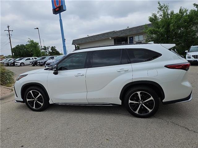 used 2021 Toyota Highlander car, priced at $31,428