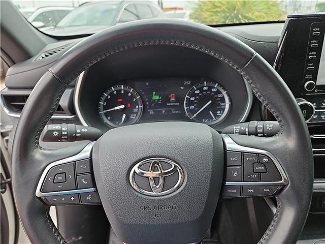 used 2021 Toyota Highlander car, priced at $31,428