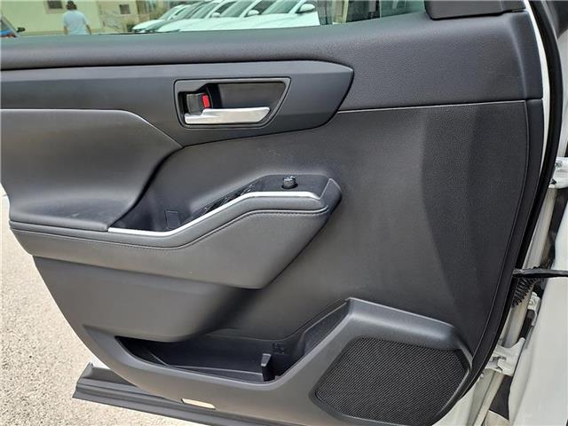 used 2021 Toyota Highlander car, priced at $31,428