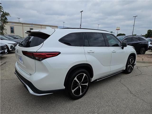 used 2021 Toyota Highlander car, priced at $31,428