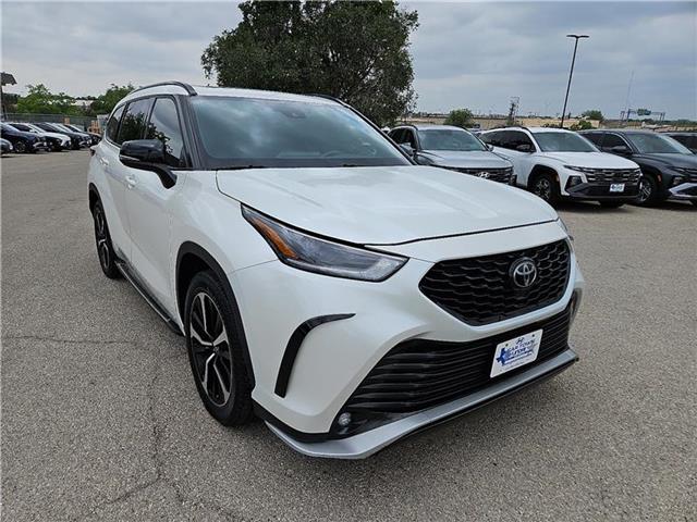 used 2021 Toyota Highlander car, priced at $31,428