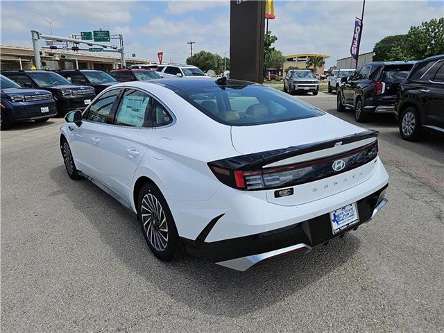 new 2025 Hyundai Sonata Hybrid car
